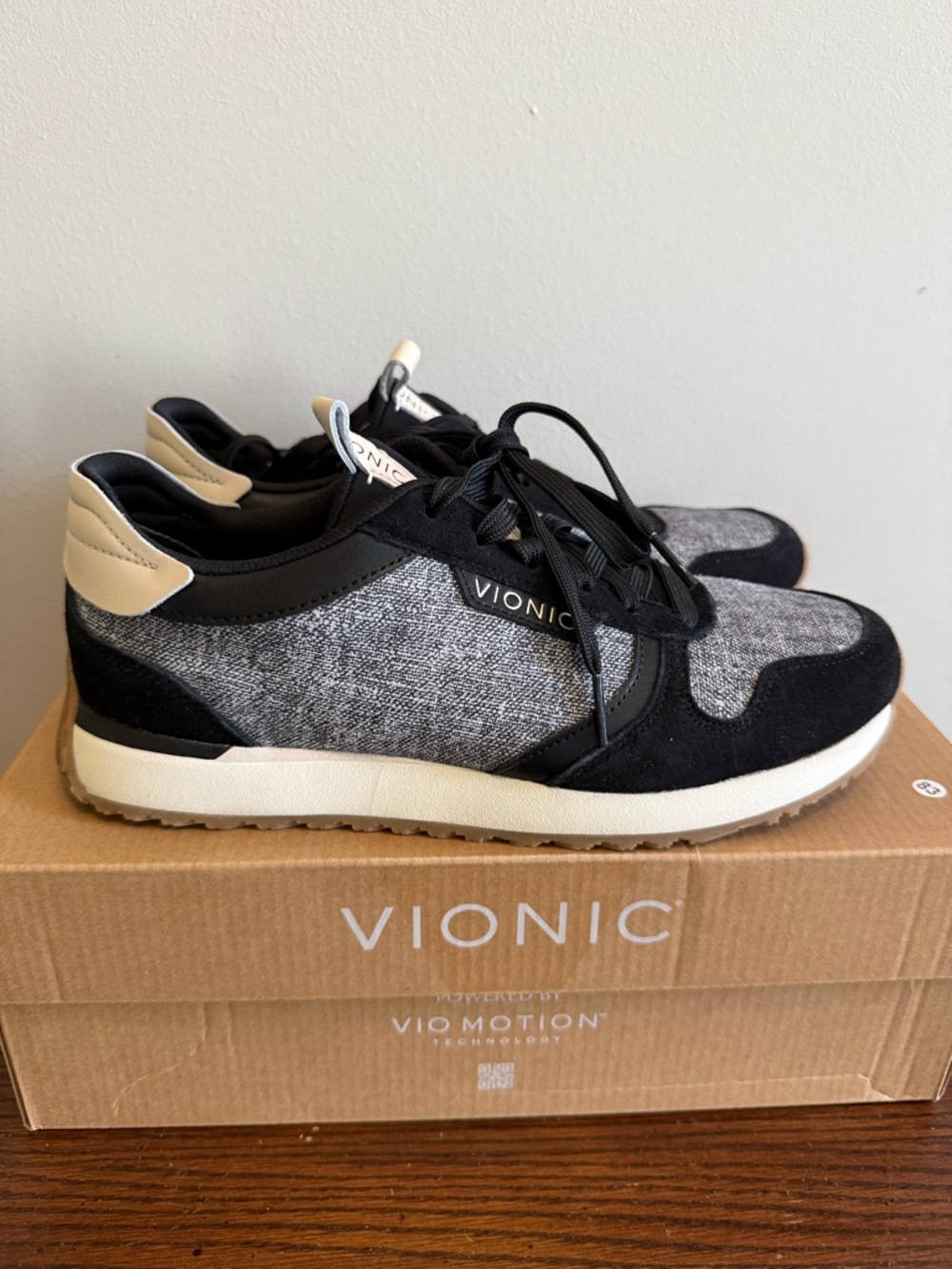 Vionic Monarch Black Sneakers‎ NEW 8